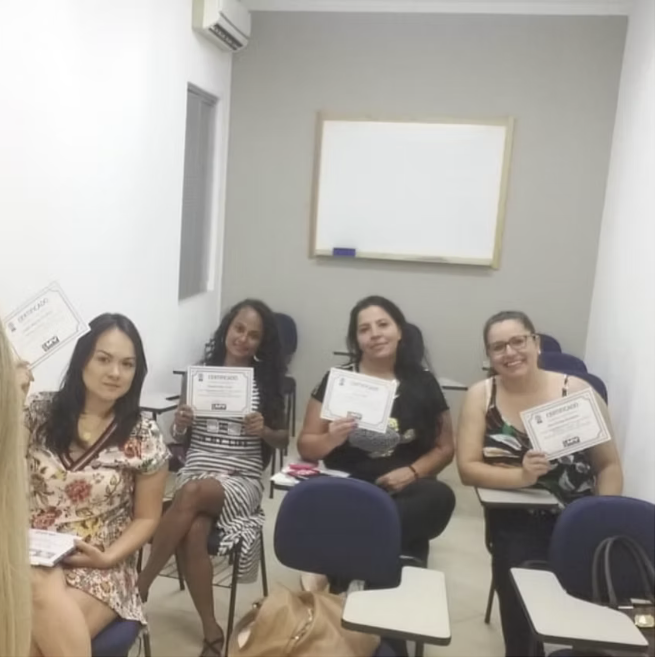 Turma formada pela MV Gestão de Pessoas com certificados