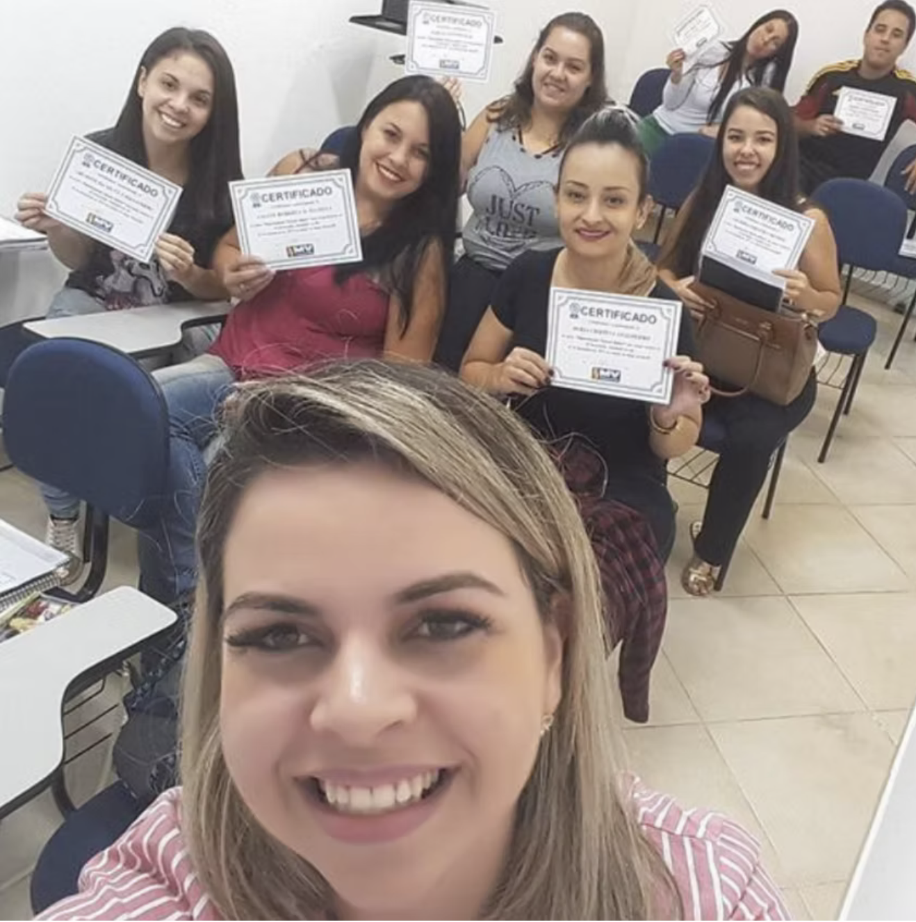 Turma da MV celebrando a conclusão